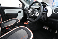 ルノー トゥインゴ ﾊﾞｲﾌﾞｽ　特別仕様車 1ｵｰﾅｰ ECO機能 ｸﾙｺﾝ 専用ﾚｻﾞｰ調×ﾌｧﾌﾞﾘｯｸｼｰﾄ ｼｰﾄﾋｰﾀｰ 純正ﾀｯﾁｽｸﾘｰﾝ CarPlay Bｶﾒﾗ 16ｲﾝﾁｱﾛｲﾎｲｰﾙ ｵﾚﾝｼﾞ内装ﾄﾘﾑ　2年保証付