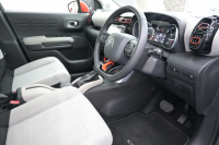 シトロエン C3 ｴｱｸﾛｽSUV ｼｬｲﾝﾊﾟｯｹｰｼﾞ　ﾌｧﾌﾞﾘｯｸｼｰﾄ ﾊﾟﾉﾗﾏSR ｸﾙｺﾝ 純正7ｲﾝﾁﾀｯﾁｽｸﾘｰﾝ CarPlay Bｶﾒﾗ 純正17ｲﾝﾁAW LEDﾗｲﾄ ｱｸﾃｨﾌﾞｾｰﾌﾃｨﾌﾞﾚｰｷ　2年保証付