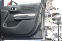 シトロエン C3 ｴｱｸﾛｽSUV ｼｬｲﾝﾊﾟｯｹｰｼﾞ　ﾌｧﾌﾞﾘｯｸｼｰﾄ ﾊﾟﾉﾗﾏSR ｸﾙｺﾝ 純正7ｲﾝﾁﾀｯﾁｽｸﾘｰﾝ CarPlay Bｶﾒﾗ 純正17ｲﾝﾁAW LEDﾗｲﾄ ｱｸﾃｨﾌﾞｾｰﾌﾃｨﾌﾞﾚｰｷ　2年保証付