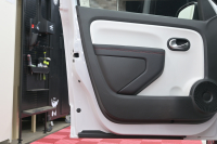 ルノー トゥインゴ ﾙｺｯｸｽﾎﾟﾙﾃｨﾌ　100台限定特別仕様車 1ｵﾅ ｸﾙｺﾝ ECO機能 専用ｺﾝﾋﾞｼｰﾄ ﾀｯﾁｽｸﾘｰﾝ CarPlay Bｶﾒﾗ 専用16ｲﾝﾁAW　2年保証付