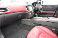 マセラティ ギブリ 3.0　ﾌﾙﾅﾁｭﾗﾙﾚｻﾞｰ赤革 ｻﾝﾙｰﾌ 赤×黒ﾚｻﾞｰｲﾝﾃﾘｱ ﾗﾃﾞｨｶｳｯﾄﾞｲﾝﾃﾘｱ 純正ﾅﾋﾞTV Bｶﾒﾗ 本革ｽﾃｱ ﾌﾟﾛﾃｵ19AW ｼﾌﾄﾊﾟﾄﾞﾙ　2年保証付