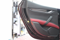 マセラティ ギブリ 3.0　ﾌﾙﾅﾁｭﾗﾙﾚｻﾞｰ赤革 ｻﾝﾙｰﾌ 赤×黒ﾚｻﾞｰｲﾝﾃﾘｱ ﾗﾃﾞｨｶｳｯﾄﾞｲﾝﾃﾘｱ 純正ﾅﾋﾞTV Bｶﾒﾗ 本革ｽﾃｱ ﾌﾟﾛﾃｵ19AW ｼﾌﾄﾊﾟﾄﾞﾙ　2年保証付