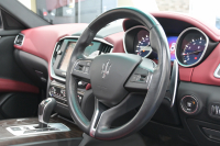 マセラティ ギブリ 3.0　ﾌﾙﾅﾁｭﾗﾙﾚｻﾞｰ赤革 ｻﾝﾙｰﾌ 赤×黒ﾚｻﾞｰｲﾝﾃﾘｱ ﾗﾃﾞｨｶｳｯﾄﾞｲﾝﾃﾘｱ 純正ﾅﾋﾞTV Bｶﾒﾗ 本革ｽﾃｱ ﾌﾟﾛﾃｵ19AW ｼﾌﾄﾊﾟﾄﾞﾙ　2年保証付