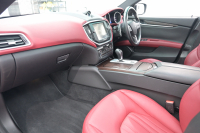 マセラティ ギブリ 3.0　ﾌﾙﾅﾁｭﾗﾙﾚｻﾞｰ赤革 ｻﾝﾙｰﾌ 赤×黒ﾚｻﾞｰｲﾝﾃﾘｱ ﾗﾃﾞｨｶｳｯﾄﾞｲﾝﾃﾘｱ 純正ﾅﾋﾞTV Bｶﾒﾗ 本革ｽﾃｱ ｳﾗｰﾉ19AW ｼﾌﾄﾊﾟﾄﾞﾙ　2年保証付