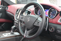 マセラティ ギブリ 3.0　ﾌﾙﾅﾁｭﾗﾙﾚｻﾞｰ赤革 ｻﾝﾙｰﾌ 赤×黒ﾚｻﾞｰｲﾝﾃﾘｱ ﾗﾃﾞｨｶｳｯﾄﾞｲﾝﾃﾘｱ 純正ﾅﾋﾞTV Bｶﾒﾗ 本革ｽﾃｱ ｳﾗｰﾉ19AW ｼﾌﾄﾊﾟﾄﾞﾙ　2年保証付