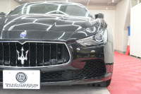 マセラティ ギブリ 3.0　ﾌﾙﾅﾁｭﾗﾙﾚｻﾞｰ赤革 ｻﾝﾙｰﾌ 赤×黒ﾚｻﾞｰｲﾝﾃﾘｱ ﾗﾃﾞｨｶｳｯﾄﾞｲﾝﾃﾘｱ 純正ﾅﾋﾞTV Bｶﾒﾗ 本革ｽﾃｱ ｳﾗｰﾉ19AW ｼﾌﾄﾊﾟﾄﾞﾙ　2年保証付