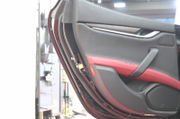 マセラティ ギブリ 3.0　ﾌﾙﾅﾁｭﾗﾙﾚｻﾞｰ赤革 ｻﾝﾙｰﾌ 赤×黒ﾚｻﾞｰｲﾝﾃﾘｱ ﾗﾃﾞｨｶｳｯﾄﾞｲﾝﾃﾘｱ 純正ﾅﾋﾞTV Bｶﾒﾗ 本革ｽﾃｱ ｳﾗｰﾉ19AW ｼﾌﾄﾊﾟﾄﾞﾙ　2年保証付