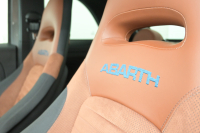 アバルト 595 ｺﾝﾍﾟﾃｨﾂｨｵｰﾈ　正規D車 左H 5速MT Sabeltｽﾎﾟｰﾂｼｰﾄ Uconnectﾌﾟﾚｰﾔｰ Carplay/AndroidAuto 17ｲﾝﾁAW ﾚｯﾄﾞｷｬﾘﾊﾟｰ ﾚｺｰﾄﾞﾓﾝﾂｧ　2年保証付