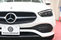 メルセデスベンツ Cクラス C200 4MATIC AVG ﾚｻﾞｰｴｸｽｸﾙｰｼﾌﾞ　ACC Pｽﾀ ECO 黒革 HDDﾅﾋﾞTV 360ｶﾒﾗ CarPlay ﾍｯﾄﾞｱｯﾌﾟD 純正17ｲﾝﾁAW LEDﾗｲﾄ　2年保証付