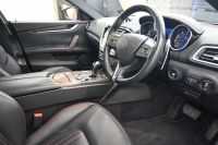 マセラティ ギブリ S ﾄﾞﾗｲﾊﾞｰｱｼｽﾀﾝｽPKG　ACC BSM 黒革 8.4ｲﾝﾁMTC+ TV CarPlay 360ｶﾒﾗ ｳﾗｰﾉ20ｲﾝﾁAW ﾊﾟﾄﾞﾙｼﾌﾄ ｵｰﾄﾄﾗﾝｸ　2年保証付