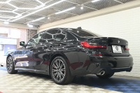 BMW 3シリーズ 320d XDrive MｽﾎﾟｰﾂPKG　ｲﾝﾃﾘS ACC LKA LCA ｽﾃｱﾘﾝｸﾞA ﾊｰﾌ革 純正ﾅﾋﾞ BTｵｰﾃﾞｨｵ&TEL 360ｶﾒﾗ Carplay Mｴｱﾛ&18ｲﾝﾁAW LED 2年保証付