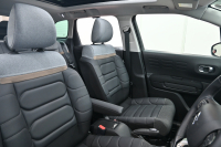 シトロエン C3 ｴｱｸﾛｽSUV ﾌﾞﾙｰHDi ｼｬｲﾝPKG　後期ﾓﾃﾞﾙ ﾚｻﾞｰ×ﾌｧﾌﾞﾘｯｸｺﾝﾋﾞﾚｻﾞｰｼｰﾄ ﾊﾟﾉﾗﾏSR ｸﾙｺﾝ 純正7ｲﾝﾁﾀｯﾁｽｸﾘｰﾝ CarPlay Bｶﾒﾗ 純正17ｲﾝﾁAW LEDﾗｲﾄ ｱｸﾃｨﾌﾞｾｰﾌﾃｨﾌﾞﾚｰｷ　2年保証付