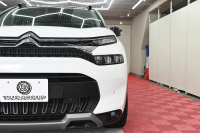 シトロエン C3 ｴｱｸﾛｽSUV ﾌﾞﾙｰHDi ｼｬｲﾝPKG　後期ﾓﾃﾞﾙ ﾚｻﾞｰ×ﾌｧﾌﾞﾘｯｸｺﾝﾋﾞﾚｻﾞｰｼｰﾄ ﾊﾟﾉﾗﾏSR ｸﾙｺﾝ 純正7ｲﾝﾁﾀｯﾁｽｸﾘｰﾝ CarPlay Bｶﾒﾗ 純正17ｲﾝﾁAW LEDﾗｲﾄ ｱｸﾃｨﾌﾞｾｰﾌﾃｨﾌﾞﾚｰｷ　2年保証付