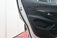 プジョー 3008 ｸﾛｽｼﾃｨ　1ｵｰﾅｰ 特別仕様車 ACC ﾊｰﾌ革 ﾊﾟﾉﾗﾏSR 純正ﾀｯﾁｽｸﾘｰﾝ ﾅﾋﾞTV ﾌﾙｾｸﾞ CarPlay ADVｺﾝﾄﾛｰﾙ 純正18ｲﾝﾁAW LEDﾗｲﾄ ｱｸﾃｨﾌﾞｾｰﾌﾃｨﾌﾞﾚｰｷ　2年保証付