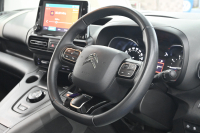 シトロエン ベルランゴ ｼｬｲﾝ　1ｵﾅ Pｽﾀ ﾊﾟｰｷﾝｸﾞｾﾝｻｰ BSM ﾊﾟﾉﾗﾏR ﾌｧﾌﾞﾘｯｸｼｰﾄ 純正ﾀｯﾁｽｸﾘｰﾝ ﾅﾋﾞTV BTｵｰﾃﾞｨｵ＆TEL CarPlay ｱﾝﾋﾞｴﾝｽﾗｲﾄ 純正16ｲﾝﾁAW　2年保証付