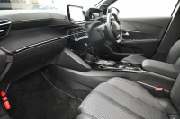 プジョー 208 GT　1ｵｰﾅｰ ACC LPA LKA BSM Pｽﾀ ECO ﾊｰﾌﾚｻﾞｰ 7ｲﾝﾁﾀｯﾁｽｸﾘｰﾝ CarPlay Bｶﾒﾗ 17ｲﾝﾁAW ﾌﾙLEDﾗｲﾄ　新車保証継承可