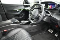 プジョー 2008 GTﾊﾟｯｸ ﾌﾞﾙｰHDi　Pｽﾀ ACC ECO 黒革電動ｼｰﾄ ﾊﾟﾉﾗﾏSR 純正ﾀｯﾁｽｸﾘｰﾝ CarPlay Bｶﾒﾗ 純正17ｲﾝﾁAW LEDﾗｲﾄ ｱｸﾃｨﾌﾞｾｰﾌﾃｨﾌﾞﾚｰｷ　2年保証付