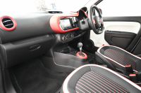 ルノー トゥインゴ ｲﾝﾃﾝｽ ｴﾃﾞｨｼｮﾝﾌｨﾅﾙ　正規D車 300台限定特別仕様 ECO機能 ｸﾙｺﾝ 専用ﾚｻﾞｰ調×ﾌｧﾌﾞﾘｯｸｼｰﾄ ｼｰﾄﾋｰﾀｰ 純正ﾀｯﾁｽｸﾘｰﾝ CarPlay Bｶﾒﾗ 16ｲﾝﾁｱﾛｲﾎｲｰﾙ　2年保証付