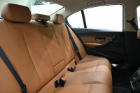 BMW 3シリーズ 320i ﾗｸﾞｼﾞｭｱﾘｰ　正規D車 1ｵｰﾅｰ ACC ｺﾆｬｯｸ革 純正iDriveﾅﾋﾞ Bｶﾒﾗ 純正17ｲﾝﾁAW 自動ﾄﾗﾝｸ ｷｾﾉﾝﾗｲﾄ　2年保証付