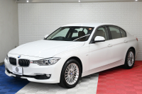 BMW 3シリーズ 320i ﾗｸﾞｼﾞｭｱﾘｰ　正規D車 1ｵｰﾅｰ ACC ｺﾆｬｯｸ革 純正iDriveﾅﾋﾞ Bｶﾒﾗ 純正17ｲﾝﾁAW 自動ﾄﾗﾝｸ ｷｾﾉﾝﾗｲﾄ　2年保証付