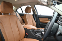 BMW 3シリーズ 320i ﾗｸﾞｼﾞｭｱﾘｰ　正規D車 1ｵｰﾅｰ ACC ｺﾆｬｯｸ革 純正iDriveﾅﾋﾞ Bｶﾒﾗ 純正17ｲﾝﾁAW 自動ﾄﾗﾝｸ ｷｾﾉﾝﾗｲﾄ　2年保証付