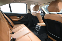BMW 3シリーズ 320i ﾗｸﾞｼﾞｭｱﾘｰ　正規D車 1ｵｰﾅｰ ACC ｺﾆｬｯｸ革 純正iDriveﾅﾋﾞ Bｶﾒﾗ 純正17ｲﾝﾁAW 自動ﾄﾗﾝｸ ｷｾﾉﾝﾗｲﾄ　2年保証付