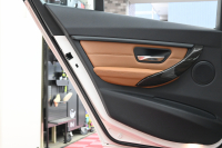 BMW 3シリーズ 320i ﾗｸﾞｼﾞｭｱﾘｰ　正規D車 1ｵｰﾅｰ ACC ｺﾆｬｯｸ革 純正iDriveﾅﾋﾞ Bｶﾒﾗ 純正17ｲﾝﾁAW 自動ﾄﾗﾝｸ ｷｾﾉﾝﾗｲﾄ　2年保証付