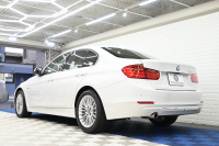 BMW 3シリーズ 320i ﾗｸﾞｼﾞｭｱﾘｰ　正規D車 1ｵｰﾅｰ ACC ｺﾆｬｯｸ革 純正iDriveﾅﾋﾞ Bｶﾒﾗ 純正17ｲﾝﾁAW 自動ﾄﾗﾝｸ ｷｾﾉﾝﾗｲﾄ　2年保証付