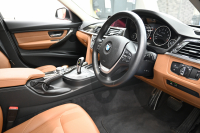 BMW 3シリーズ 320i ﾗｸﾞｼﾞｭｱﾘｰ　正規D車 1ｵｰﾅｰ ACC ｺﾆｬｯｸ革 純正iDriveﾅﾋﾞ Bｶﾒﾗ 純正17ｲﾝﾁAW 自動ﾄﾗﾝｸ ｷｾﾉﾝﾗｲﾄ　2年保証付