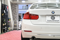 BMW 3シリーズ 320i ﾗｸﾞｼﾞｭｱﾘｰ　正規D車 1ｵｰﾅｰ ACC ｺﾆｬｯｸ革 純正iDriveﾅﾋﾞ Bｶﾒﾗ 純正17ｲﾝﾁAW 自動ﾄﾗﾝｸ ｷｾﾉﾝﾗｲﾄ　2年保証付