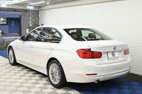 BMW 3シリーズ 320i ﾗｸﾞｼﾞｭｱﾘｰ　正規D車 1ｵｰﾅｰ ACC ｺﾆｬｯｸ革 純正iDriveﾅﾋﾞ Bｶﾒﾗ 純正17ｲﾝﾁAW 自動ﾄﾗﾝｸ ｷｾﾉﾝﾗｲﾄ　2年保証付