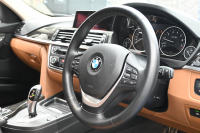 BMW 3シリーズ 320i ﾗｸﾞｼﾞｭｱﾘｰ　正規D車 1ｵｰﾅｰ ACC ｺﾆｬｯｸ革 純正iDriveﾅﾋﾞ Bｶﾒﾗ 純正17ｲﾝﾁAW 自動ﾄﾗﾝｸ ｷｾﾉﾝﾗｲﾄ　2年保証付