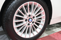 BMW 3シリーズ 320i ﾗｸﾞｼﾞｭｱﾘｰ　正規D車 1ｵｰﾅｰ ACC ｺﾆｬｯｸ革 純正iDriveﾅﾋﾞ Bｶﾒﾗ 純正17ｲﾝﾁAW 自動ﾄﾗﾝｸ ｷｾﾉﾝﾗｲﾄ　2年保証付
