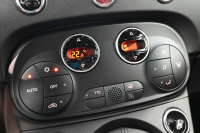アバルト 595 ｺﾝﾍﾟﾃｨﾂｨｵｰﾈ　正規D車 左H 5速MT Sabeltｽﾎﾟｰﾂｼｰﾄ 純正ﾀｯﾁｽｸﾘｰﾝ CarPlay 17ｲﾝﾁAW ﾚｯﾄﾞｷｬﾘﾊﾟｰ ﾚｺｰﾄﾞﾓﾝﾂｧ　2年保証付