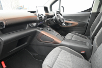 プジョー リフター GT　Pｽﾀ ACC ECO 専用ｼｰﾄ ﾊﾟﾉﾗﾏR 純正ﾀｯﾁｽｸﾘｰﾝ CarPlay Bｶﾒﾗ 17ｲﾝﾁAW ｱｸﾃｨﾌﾞｾｰﾌﾃｨﾌﾞﾚｰｷ　2年保証付