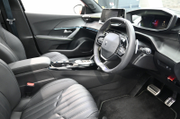 プジョー 2008 GTﾊﾟｯｸ ﾌﾞﾙｰHDi　Pｽﾀ ACC ECO 黒革電動ｼｰﾄ ﾊﾟﾉﾗﾏSR 純正ﾅﾋﾞTV CarPlay Bｶﾒﾗ 純正17ｲﾝﾁAW LEDﾗｲﾄ ｱｸﾃｨﾌﾞｾｰﾌﾃｨﾌﾞﾚｰｷ　2年保証付