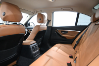 BMW 3シリーズ 320i ﾗｸﾞｼﾞｭｱﾘｰ　正規D車 LCIﾓﾃﾞﾙ ACC ｺﾆｬｯｸ革 純正iDriveﾅﾋﾞ Bｶﾒﾗ 純正17ｲﾝﾁAW 自動ﾄﾗﾝｸ LEDﾗｲﾄ　2年保証付