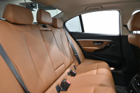 BMW 3シリーズ 320i ﾗｸﾞｼﾞｭｱﾘｰ　正規D車 LCIﾓﾃﾞﾙ ACC ｺﾆｬｯｸ革 純正iDriveﾅﾋﾞ Bｶﾒﾗ 純正17ｲﾝﾁAW 自動ﾄﾗﾝｸ LEDﾗｲﾄ　2年保証付
