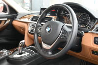 BMW 3シリーズ 320i ﾗｸﾞｼﾞｭｱﾘｰ　正規D車 LCIﾓﾃﾞﾙ ACC ｺﾆｬｯｸ革 純正iDriveﾅﾋﾞ Bｶﾒﾗ 純正17ｲﾝﾁAW 自動ﾄﾗﾝｸ LEDﾗｲﾄ　2年保証付