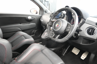アバルト 695 ｺﾝﾍﾟﾃｨﾂｨｵｰﾈ　正規D車 Sabeltｽﾎﾟｰﾂｼｰﾄ ｶｰﾎﾞﾝﾊﾞｯｸｼｪﾙ 純正ﾀｯﾁｽｸﾘｰﾝ CarPlay Bｶﾒﾗ Beatsｻｳﾝﾄﾞ 17ｲﾝﾁAW ﾌﾞﾚﾝﾎﾞ製ﾚｯﾄﾞｷｬﾘﾊﾟｰ ﾚｺｰﾄﾞﾓﾝﾂｧ　2年保証付