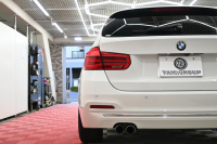BMW 3シリーズ 320i ﾂｰﾘﾝｸﾞ ﾗｸﾞｼﾞｭｱﾘｰ　正規D車 後期LCIﾓﾃﾞﾙ ACC LCW ｺﾝﾌｫｰﾄA ｺﾆｬｯｸ革 純正iDriveﾅﾋﾞ Bｶﾒﾗ 純正17ｲﾝﾁAW 自動ﾄﾗﾝｸ ｱﾀﾞﾌﾟﾃｨﾌﾞLEDﾗｲﾄ　2年保証付