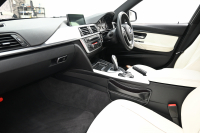 BMW 3シリーズ 320i ﾗｸﾞｼﾞｭｱﾘｰ　正規D車 ACC 白革 ｳｯﾄﾞ調ｲﾝﾃﾘｱ Sportﾓｰﾄﾞ ECOﾓｰﾄﾞ HIDﾍｯﾄﾞﾗｲﾄ 純正18ｲﾝﾁAW　2年保証付
