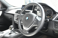 BMW 3シリーズ 320i ﾗｸﾞｼﾞｭｱﾘｰ　正規D車 ACC 白革 ｳｯﾄﾞ調ｲﾝﾃﾘｱ Sportﾓｰﾄﾞ ECOﾓｰﾄﾞ HIDﾍｯﾄﾞﾗｲﾄ 純正18ｲﾝﾁAW　2年保証付