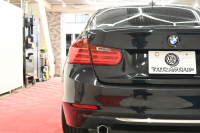 BMW 3シリーズ 320i ﾗｸﾞｼﾞｭｱﾘｰ　正規D車 ACC 白革 ｳｯﾄﾞ調ｲﾝﾃﾘｱ Sportﾓｰﾄﾞ ECOﾓｰﾄﾞ HIDﾍｯﾄﾞﾗｲﾄ 純正18ｲﾝﾁAW　2年保証付