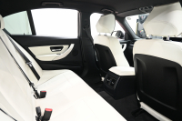 BMW 3シリーズ 320i ﾗｸﾞｼﾞｭｱﾘｰ　正規D車 ACC 白革 ｳｯﾄﾞ調ｲﾝﾃﾘｱ Sportﾓｰﾄﾞ ECOﾓｰﾄﾞ HIDﾍｯﾄﾞﾗｲﾄ 純正18ｲﾝﾁAW　2年保証付