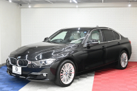 BMW 3シリーズ 320i ﾗｸﾞｼﾞｭｱﾘｰ　正規D車 ACC 白革 ｳｯﾄﾞ調ｲﾝﾃﾘｱ Sportﾓｰﾄﾞ ECOﾓｰﾄﾞ HIDﾍｯﾄﾞﾗｲﾄ 純正18ｲﾝﾁAW　2年保証付