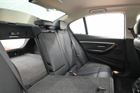 BMW 3シリーズ 320i ﾗｸﾞｼﾞｭｱﾘｰ　後期ﾓﾃﾞﾙ 正規D車 黒革 ﾋｰﾀｰ 純正ﾅﾋﾞ Bｶﾒﾗ Blouetoothｵｰﾃﾞｨｵ ACC LEDﾍｯﾄﾞﾗｲﾄ Sportﾓｰﾄﾞ 純正17ｲﾝﾁAW　2年保証付