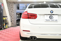 BMW 3シリーズ 320i ﾗｸﾞｼﾞｭｱﾘｰ　後期ﾓﾃﾞﾙ 正規D車 黒革 ﾋｰﾀｰ 純正ﾅﾋﾞ Bｶﾒﾗ Blouetoothｵｰﾃﾞｨｵ ACC LEDﾍｯﾄﾞﾗｲﾄ Sportﾓｰﾄﾞ 純正17ｲﾝﾁAW　2年保証付