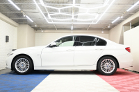 BMW 3シリーズ 320i ﾗｸﾞｼﾞｭｱﾘｰ　後期ﾓﾃﾞﾙ 正規D車 黒革 ﾋｰﾀｰ 純正ﾅﾋﾞ Bｶﾒﾗ Blouetoothｵｰﾃﾞｨｵ ACC LEDﾍｯﾄﾞﾗｲﾄ Sportﾓｰﾄﾞ 純正17ｲﾝﾁAW　2年保証付