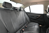 BMW 3シリーズ 320i ﾗｸﾞｼﾞｭｱﾘｰ　後期ﾓﾃﾞﾙ 正規D車 黒革 ﾋｰﾀｰ 純正ﾅﾋﾞ Bｶﾒﾗ Blouetoothｵｰﾃﾞｨｵ ACC LEDﾍｯﾄﾞﾗｲﾄ Sportﾓｰﾄﾞ 純正17ｲﾝﾁAW　2年保証付
